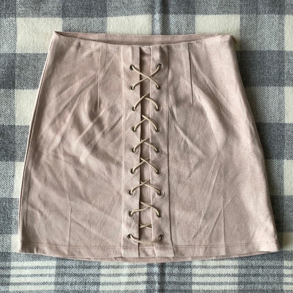 Seek The Label / Faux Lace Suede Skirt Size XS
